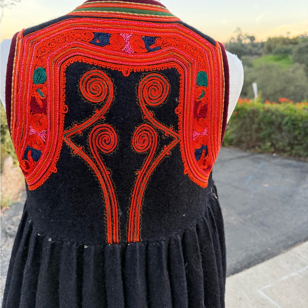 Hand made Black and Orange Sleeveless wool Vest - Picture 5 of 5